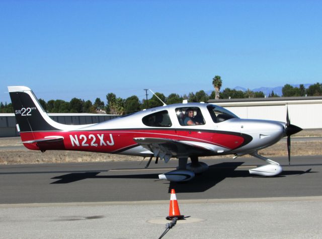 Cirrus SR-22 (N22XJ) - Taxiing to RWY 24
