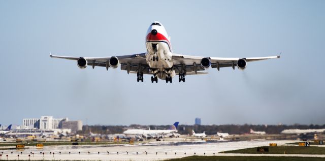 Boeing 747-400 (B-2428)