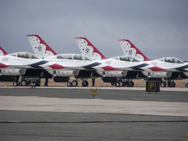 Lockheed F-16 Fighting Falcon — - MCAS Miramar Airshow 2007  San Diego, CA  Thunderbirds on the ramp doing engine run up checks!