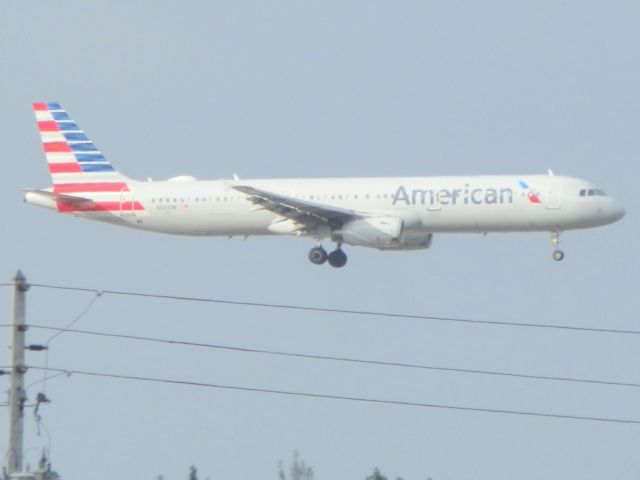 Airbus A321 (N561UW)