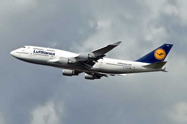 Boeing 747-400 (D-ABVZ)