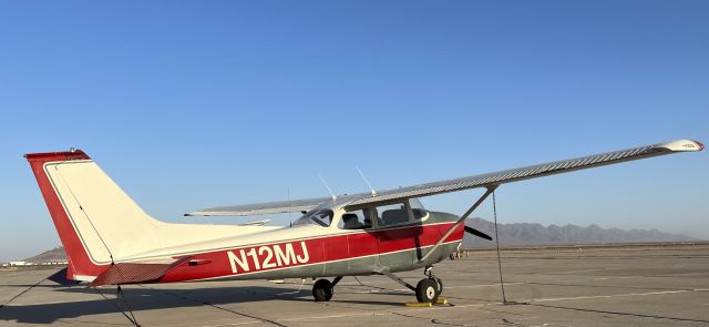 Cessna Skyhawk (N12MJ)