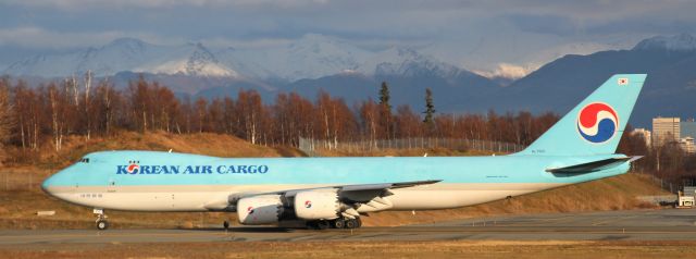 BOEING 747-8 (HL7610)