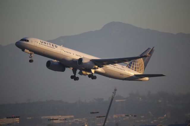 Boeing 757-200 (N19117)