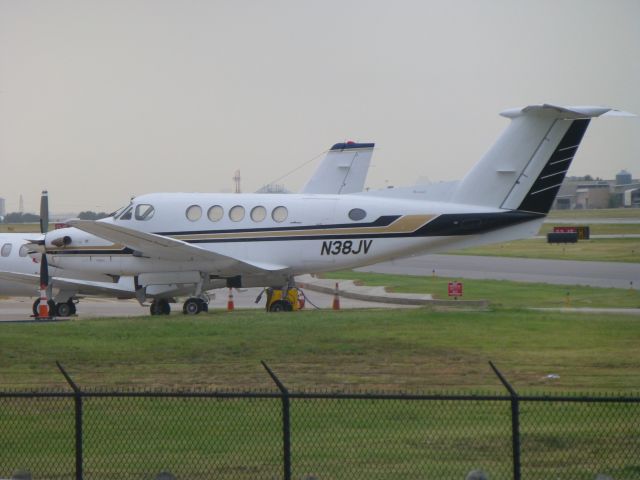 Beechcraft Super King Air 300 (N38JV)