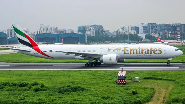 Boeing 777-200 (A6-ENO)