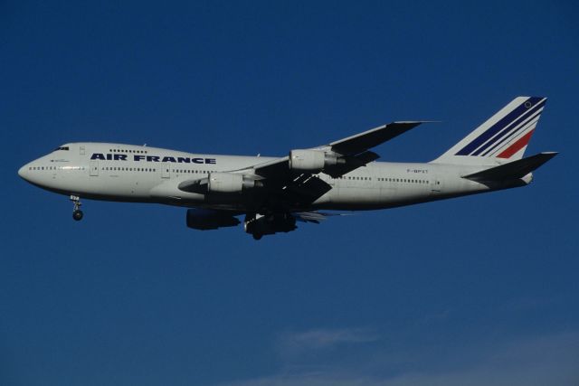 Boeing 747-200 (F-BPVT) - Final Approach to Narita Intl Airport Rwy34L on 1995/09/18