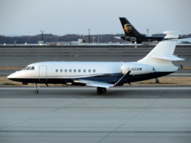 Dassault Falcon 2000 (C-GENW)