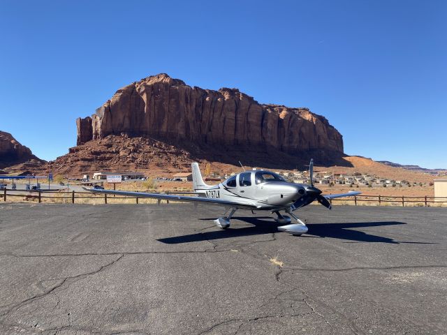 Cirrus SR-22 (N787LM)