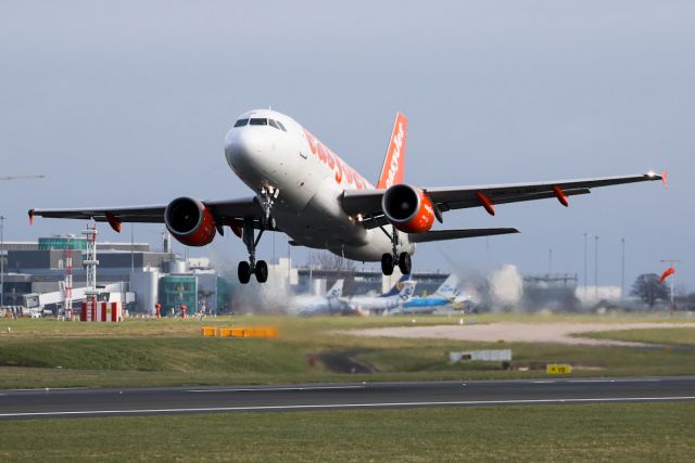 Airbus A319 (OE-LQI) - EZY2922 departing to Milan MXP