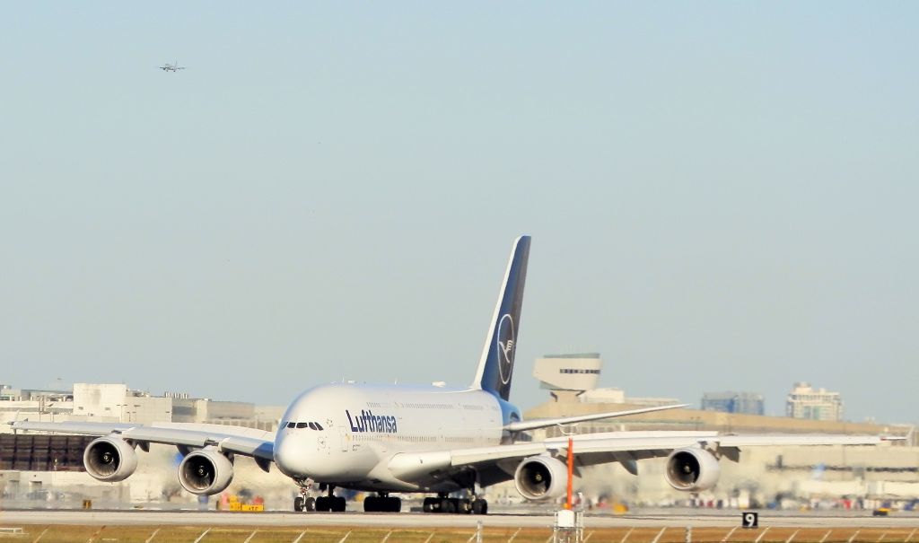 Airbus A380-800 (D-AIMB)