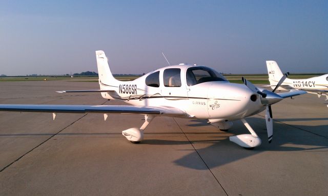 Cirrus SR-22 (N586SR) - On the tarmac at KCMI