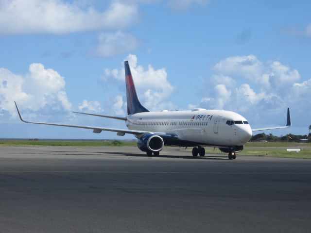 Boeing 737-800 (N3745B)