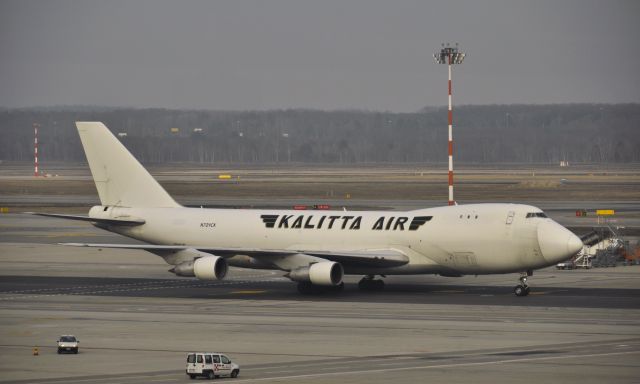 Boeing 747-200 (N704CK) - Kalitta Air Boeing 747-246F(SCD) N704CK in Milan Malpensa 