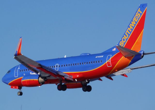 Boeing 737-700 (N749SW) - Filling the frame on short final to Providence's runway 16. N749SW arrives on a quick hop from Baltimore! SWA156