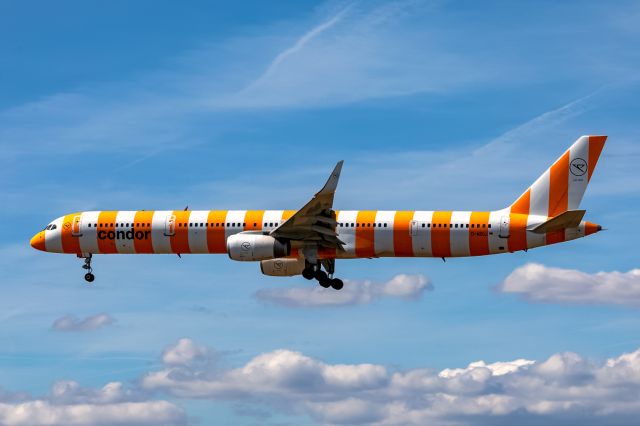 BOEING 757-300 (D-ABOJ)