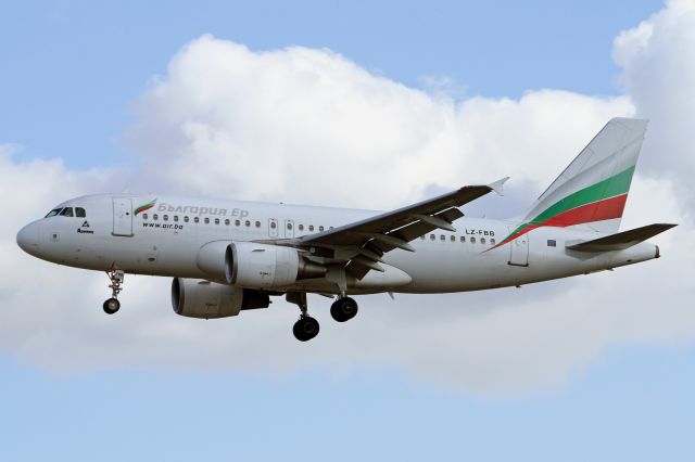 Airbus A319 (LZ-FBB)