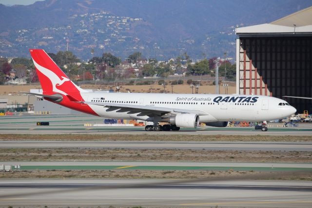 Airbus A330-200 (VH-EBS)