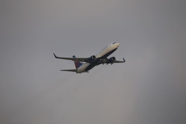 Boeing 737-800 (N3736C)