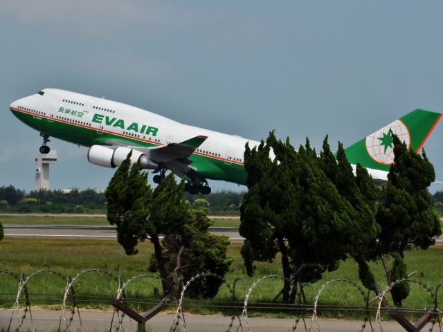 Boeing 747-400 (B-16408)