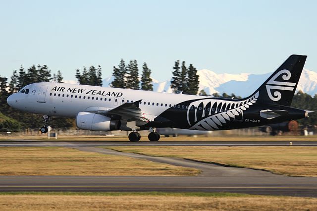 Airbus A320 (ZK-OJS)