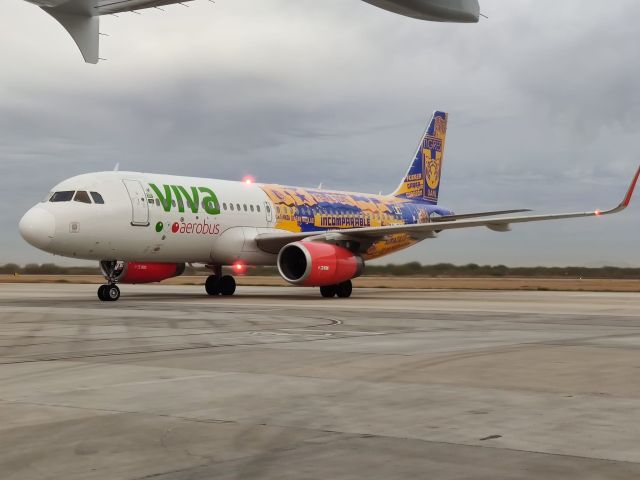 Airbus A320 (XA-VAT)
