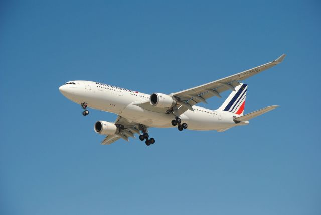 Airbus A330-200 (F-GZCN) - 2/26/2016: Air France Airbus A330-203 on final for Runway 26L at KIAH. 