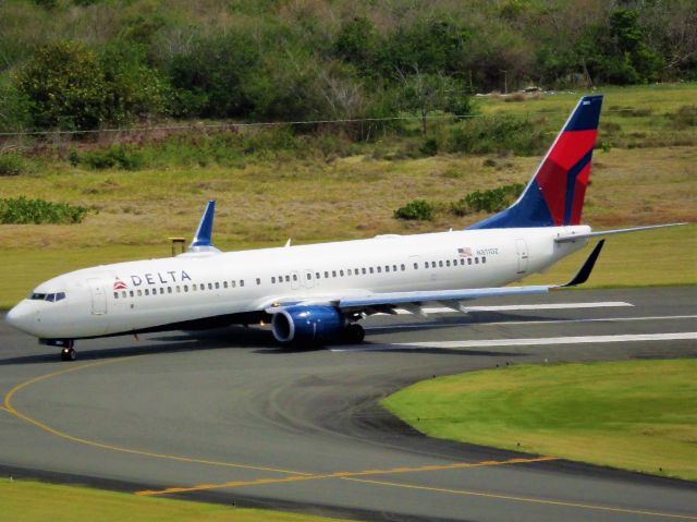 Boeing 737-900 (N811DZ)