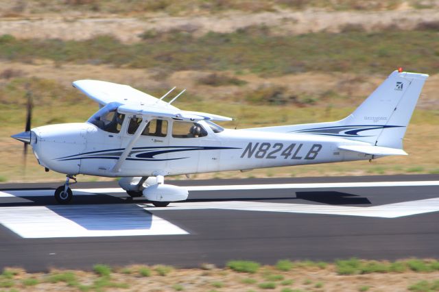 Cessna Skyhawk (N824LB)