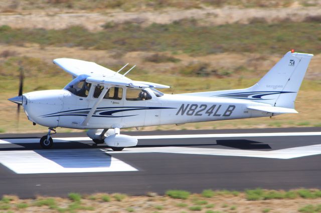 Cessna Skyhawk (N824LB)