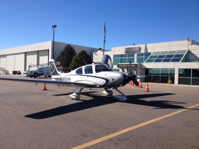 Cirrus SR-22 (N990HH)