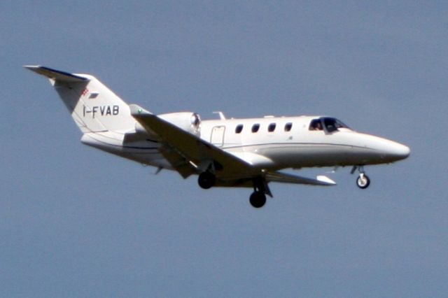 Cessna Citation M2 (I-FVAB) - On short finals for rwy 04 on 23-May-19 visiting on a round trip from LIPH.