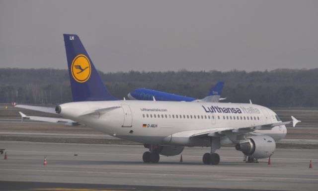 Airbus A319 (D-AILH) - Lufthansa Italia Airbus A319-114 D-AILH in Milan Malpensa 