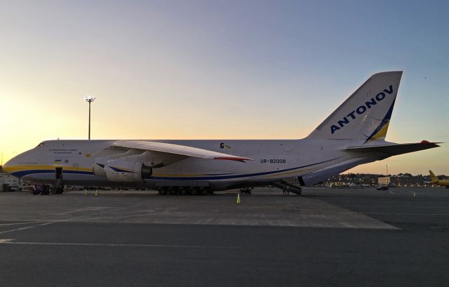 Antonov An-124 Ruslan (UR-82008)