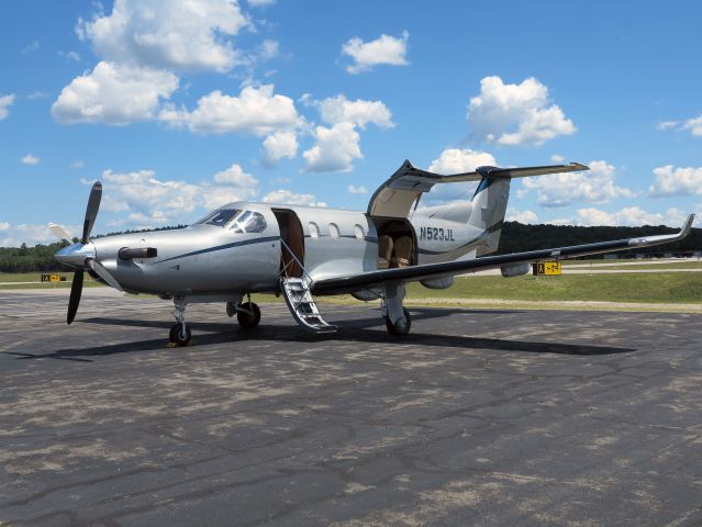 Pilatus PC-12 (N523JL)