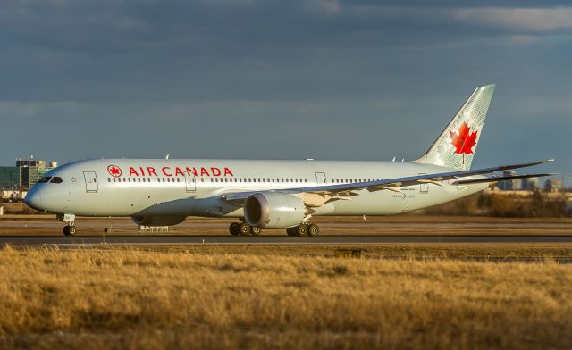 Boeing 787-9 Dreamliner (C-FNOE) - AC793 begins her take off roll on runway 05 bound for Los Angelesbr /April 8th, 2018