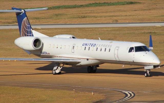 Embraer EMB-145XR (N14174) - Taxiing with one engine running.