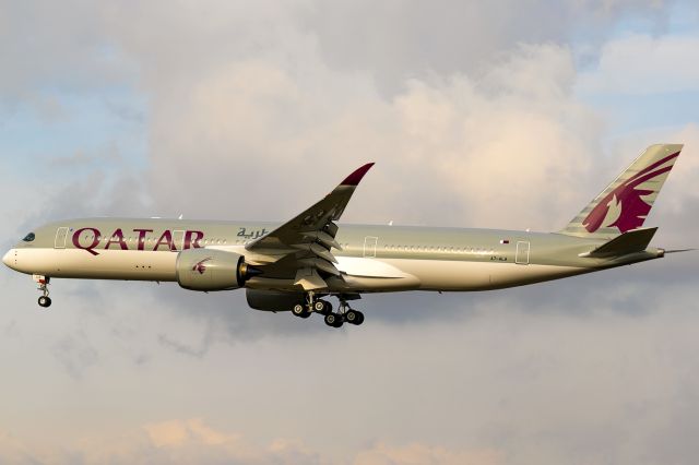 Airbus A350-900 (A7-ALA) - with a little bit sun