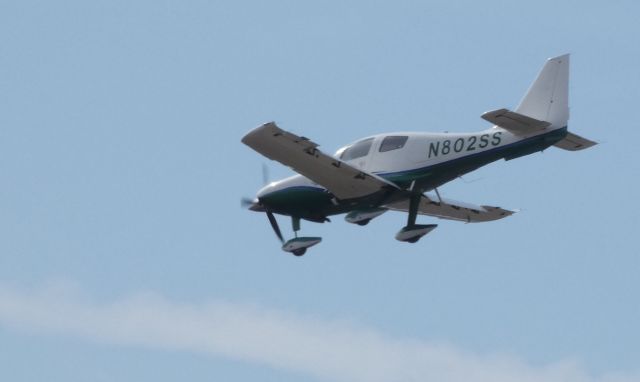 Cessna 350 (N802SS) - On final is this 2005 Lancair LC-41-550FC in the Winter of 2019.