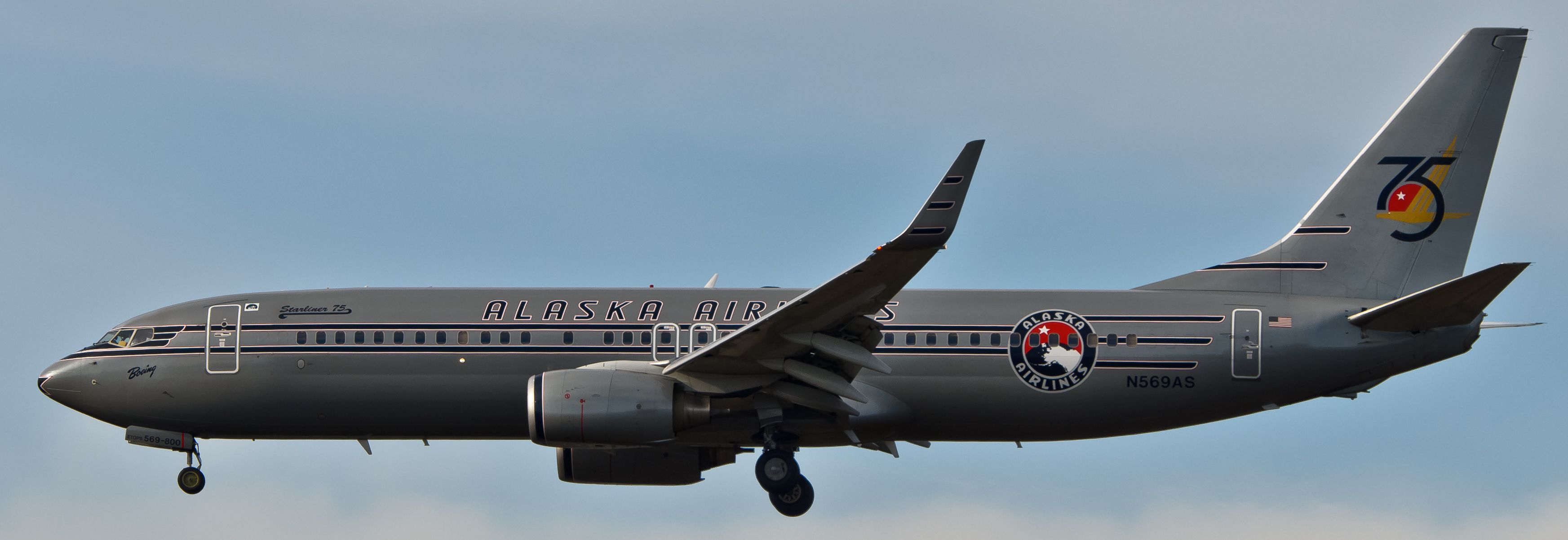 Boeing 737-800 (N569AS)