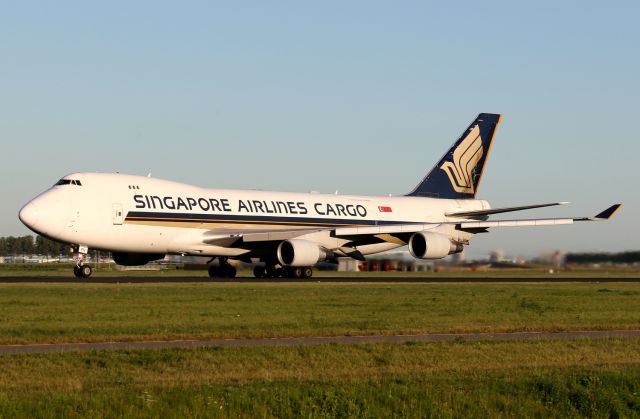 Boeing 747-400 (9V-SFN)