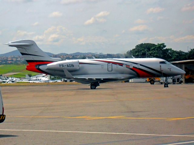 Bombardier Challenger 300 (PR-ADB)