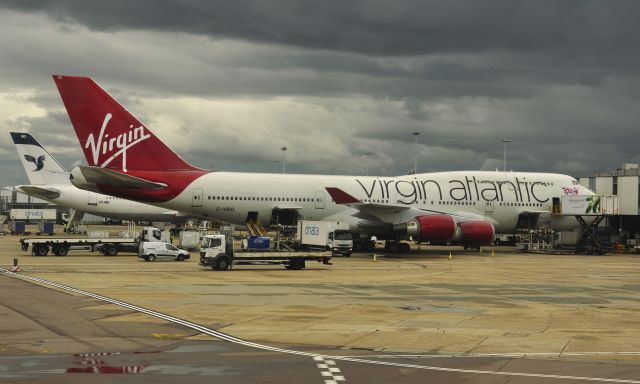 Boeing 747-400 (G-VBIG) - Virgin Atlantic Airways Boeing 747-4Q8 G-VBIG in Heathrow