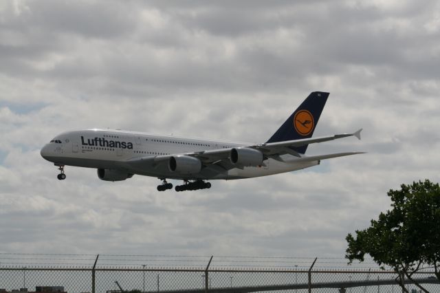 Airbus A380-800 (AIMG)