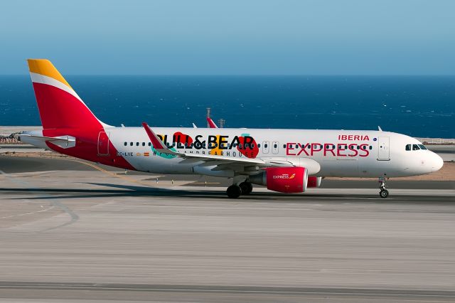 Airbus A320 (EC-LYE) - TENERIFE SURbr /23/09/2016