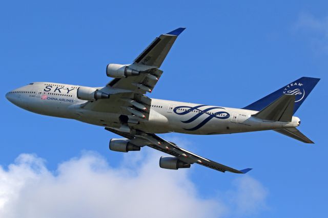 Boeing 747-200 (B-18211) - "SkyTeam" livery