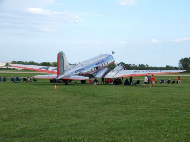 Douglas DC-3 (N17334)