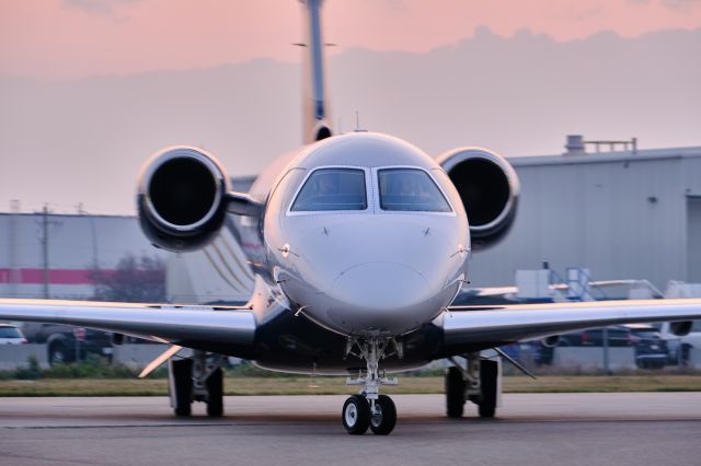 Embraer Legacy 450 (C-FASV)