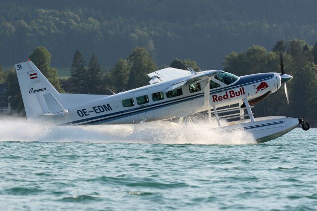 Cessna Caravan (OE-EDM) - Wolfgangsee