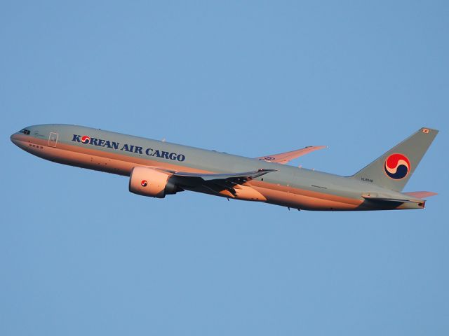 BOEING 777-200LR (HL8046) - Leaving JFK just after sunrise